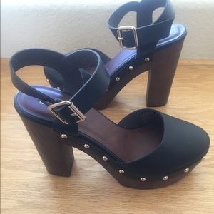 New w/o tags Mossimo faux leather/wood clogs, 8